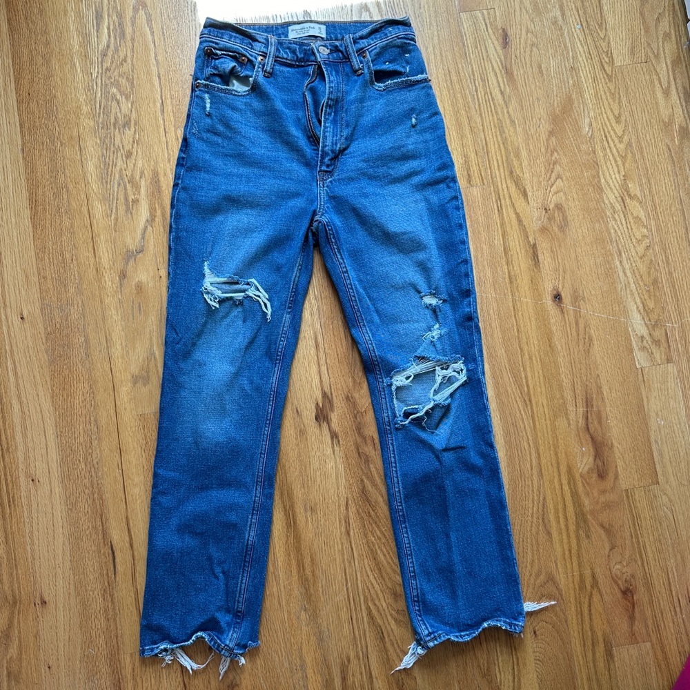 ABERCROMBIE & FITCH ripped jeans